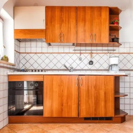 Apartments Carmen Premantura 게스트하우스 3*